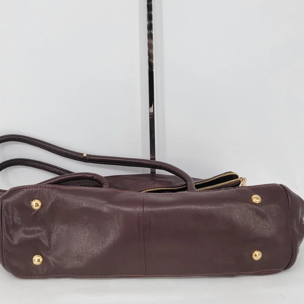B. Makowsky Burgundy Leather Shoulder Bag Turn Lock Gold Hardware Satchel - Picture 9 of 13